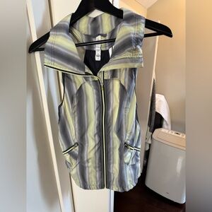 LULULEMON RARE* run reflective grey and Yellow Striped Vest